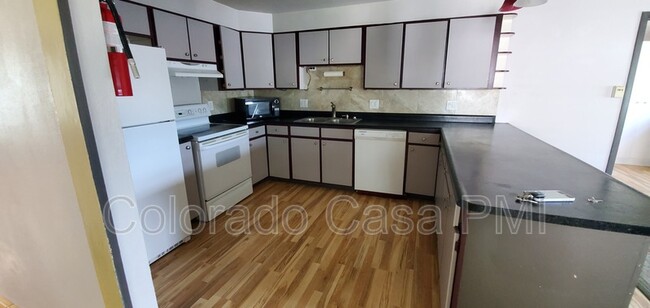 Building Photo - 2728 Lark Dr