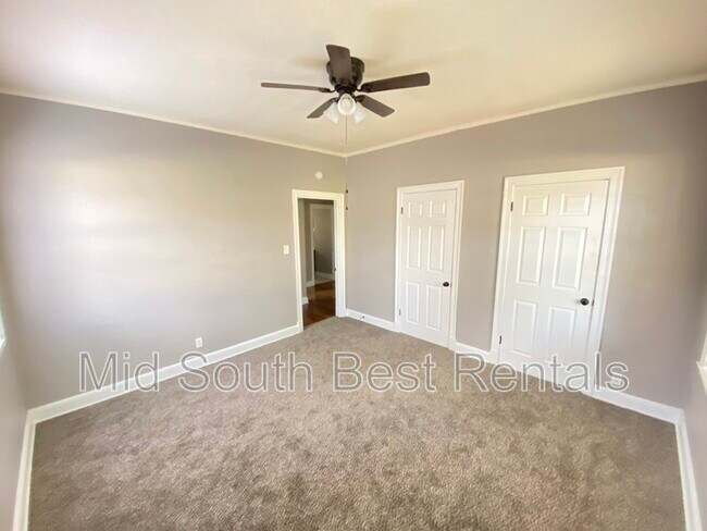 Building Photo - 861 Cypress Dr