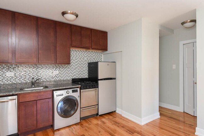 Foto del edificio - 562 W Arlington Pl