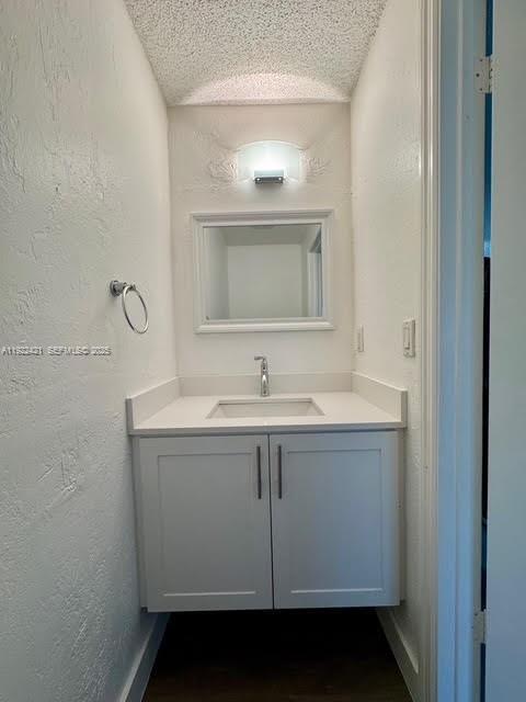 Building Photo - 1140 Sorrento Dr