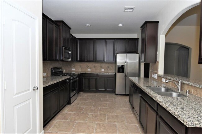 Building Photo - 5910 Carnaby Ln