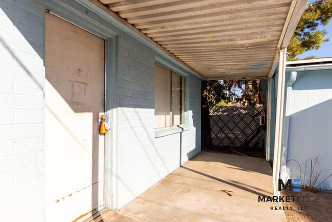 Building Photo - Detached Studio Casita on Van Buren/I17! $...