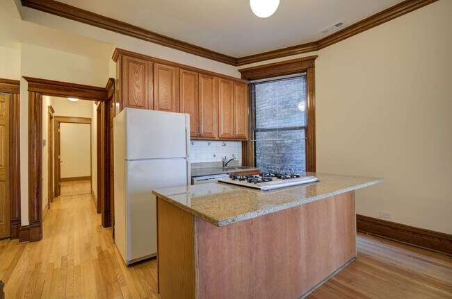 Foto del edificio - 713 W Wrightwood Ave