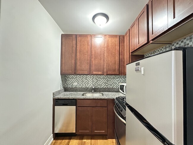 Building Photo - 555 W Arlington