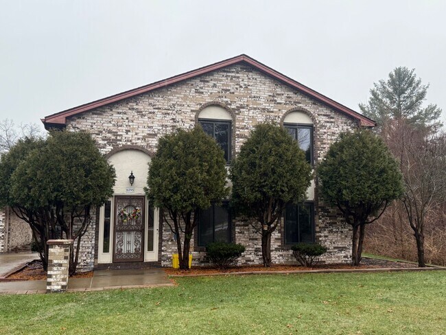 Foto del edificio - 6295 St Andrews Dr
