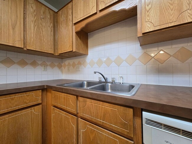 Building Photo - 2805 Kerrville Ct