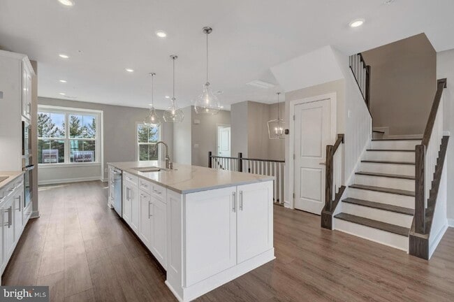 Building Photo - 43769 Metro Ter