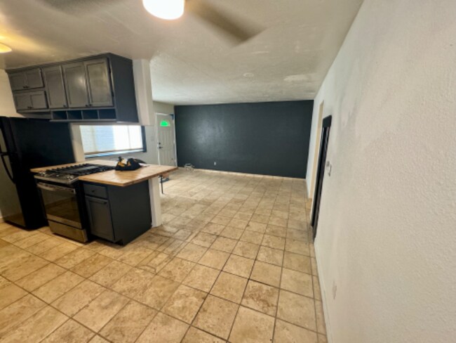 Foto del edificio - 713 E Elder St