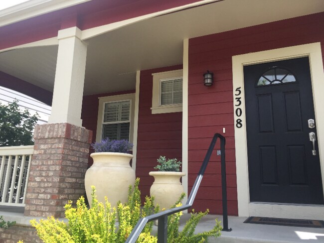 Foto del edificio - 5308 Corbett Dr