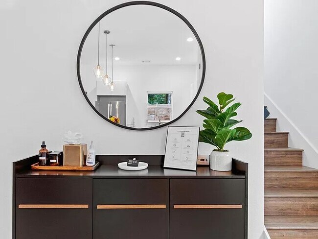Foto del edificio - Woodbury Square Townhome