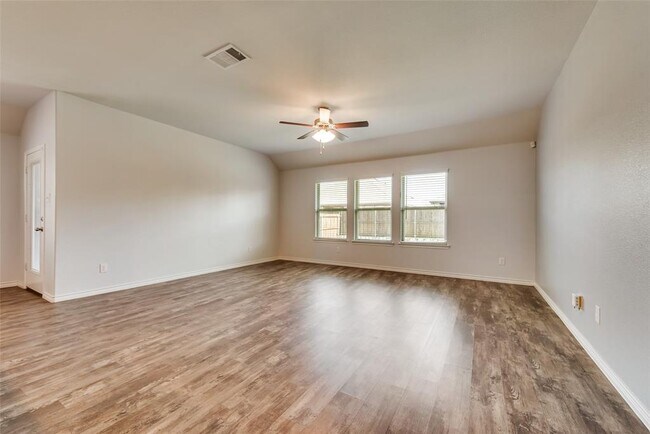 Building Photo - 3133 Overlook Dr