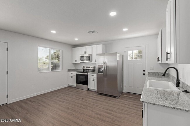 Building Photo - 336 S 98th St