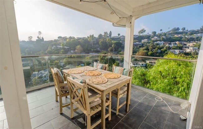 Foto del edificio - 986 Oriole Dr