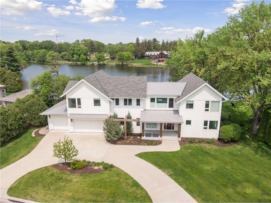 Primary Photo - Lake views *7 Bed*8 Bath Custom built AVAI...