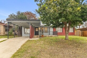 Building Photo - 527 Lively Dr