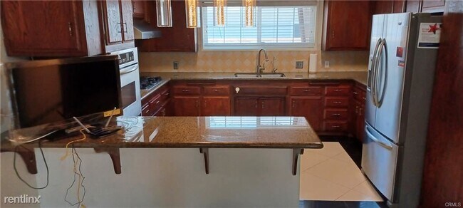 Building Photo - 4 br, 2 bath House - 402 E Cypress Ave