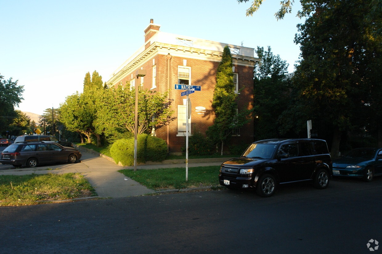 Building Photo - Naches Court Apartments
