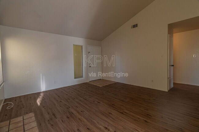 Foto del edificio - 1311 W Century Blvd
