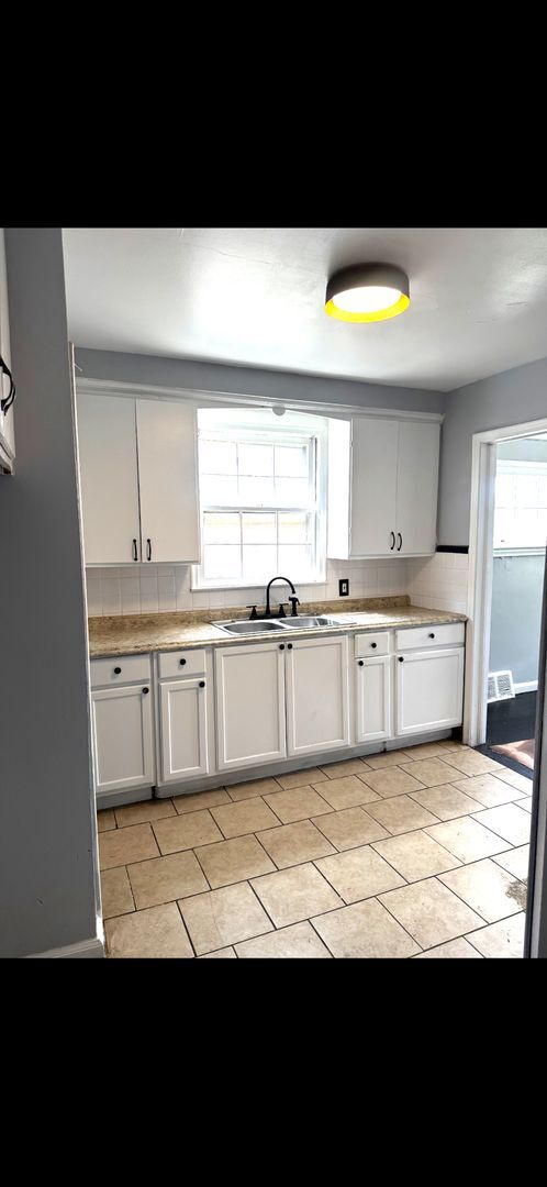 Foto del edificio - 3 bedroom 1 bath NEWLY RENVATED home