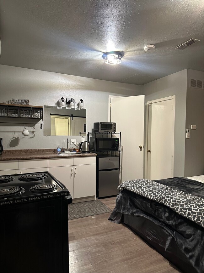 Cocina/Sala de estar - 903 W Linden St