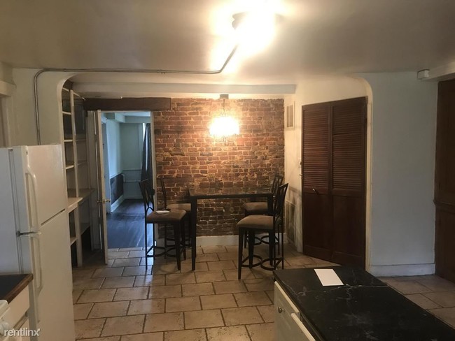Building Photo - 2 br, 2 bath Apartment - 1325 W Fayette St