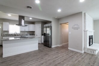 Building Photo - 308 N 12th Ave