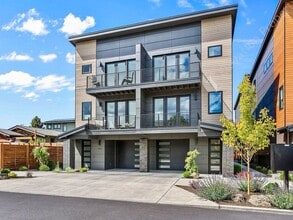 Building Photo - 26 NW McCann Ave
