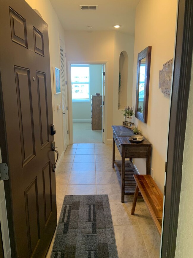 Building Photo - Furnished short term 2 bed 2 bath rental