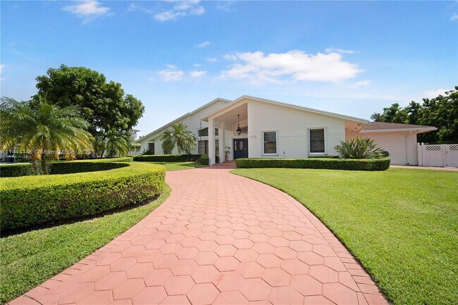 Foto del edificio - 13945 SW 107th Ct