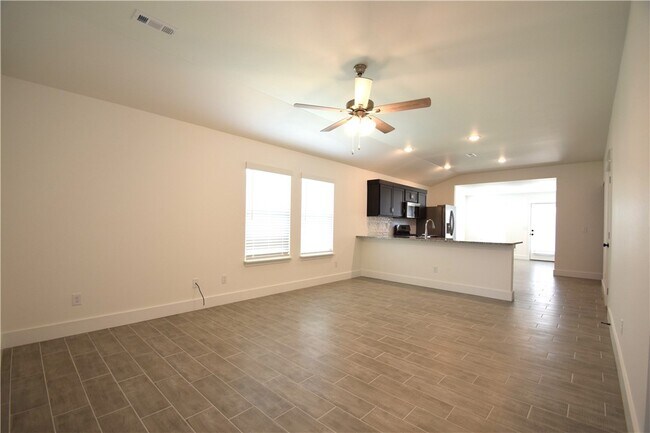 Building Photo - 2071 Bluestem Dr