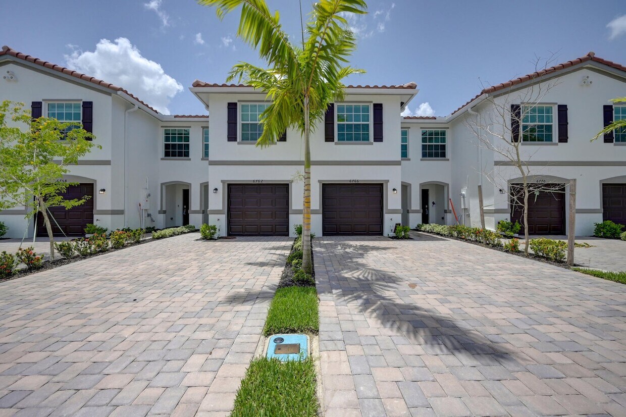 6766 Broadwater Ln Unit 0064, Lake Worth, FL 33467 Condo for Rent in