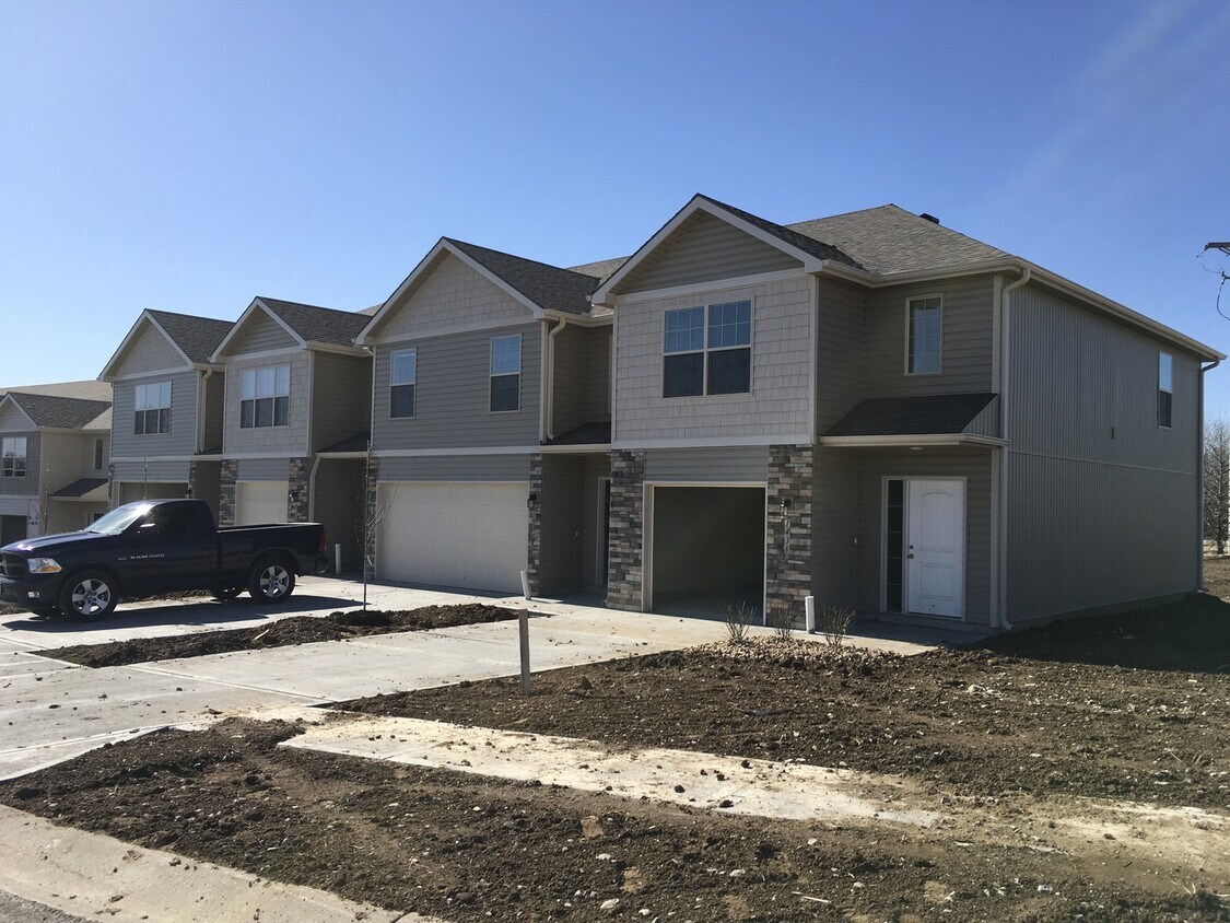 Primary Photo - 3 Bed Townhome in Grain Valley