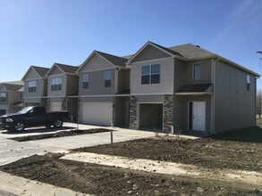 Building Photo - 1426 NE Mary Ct