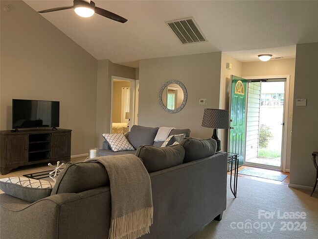 Building Photo - 401 Hidden Creek Cir