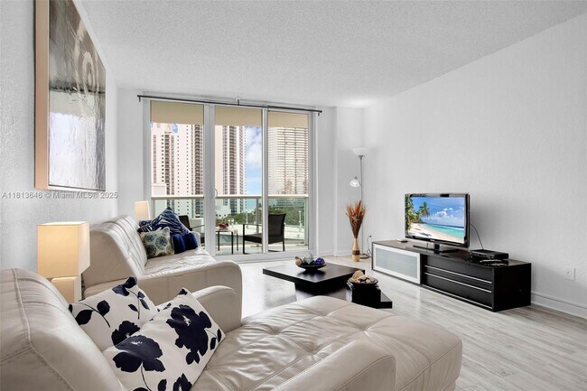 Foto del edificio - 19370 Collins Ave