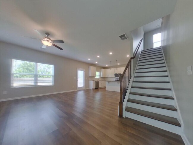 Building Photo - 2977 McKenzie Dr