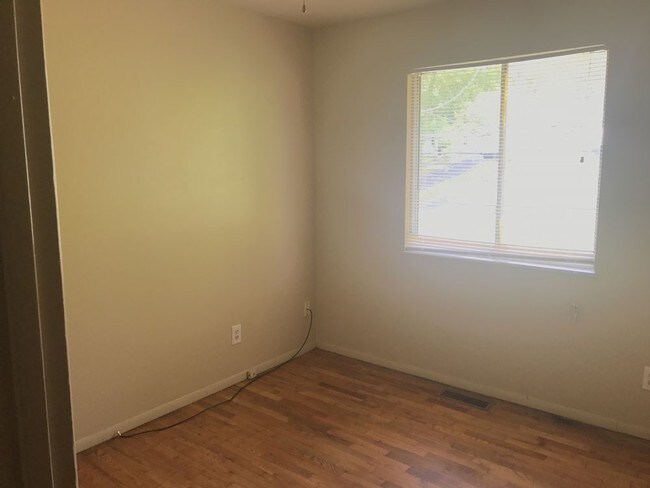 Foto del edificio - 7506 Blanding Dr