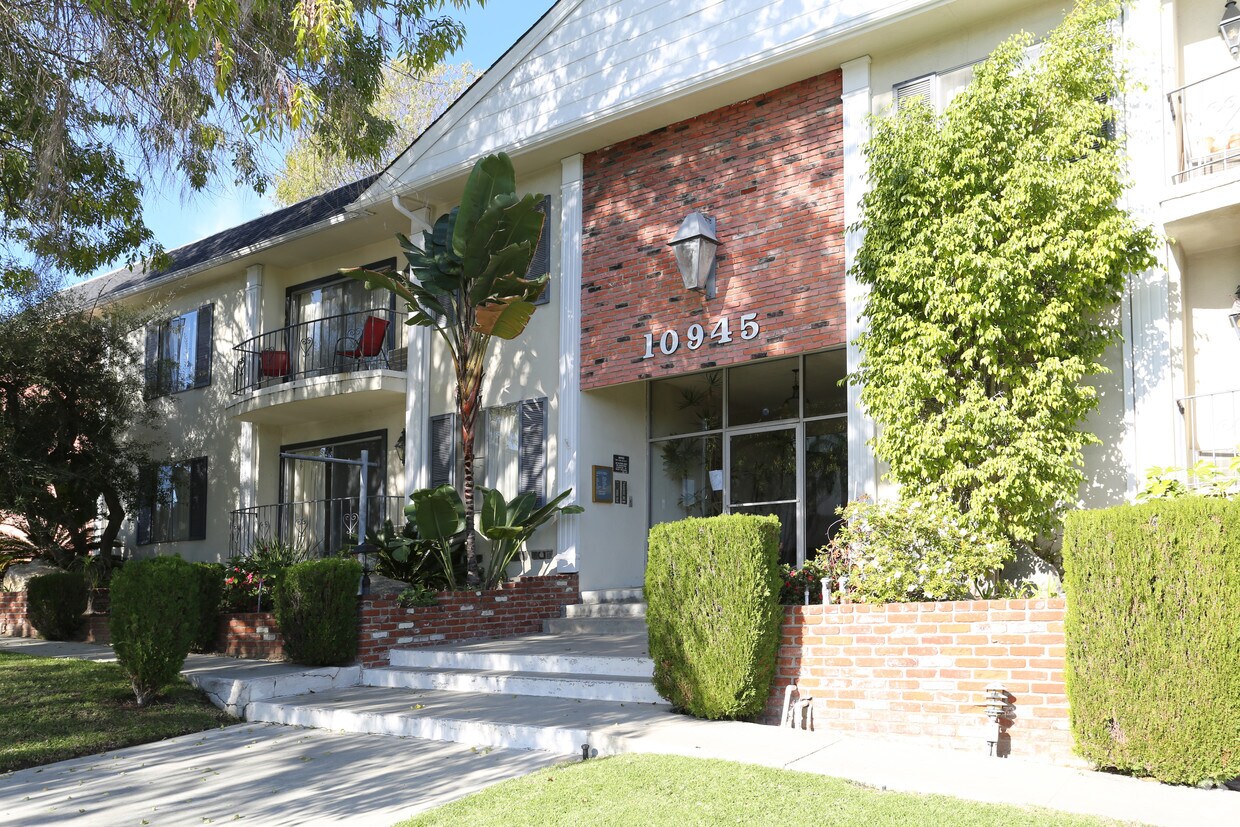 Foto del edificio - 10951 Rose Ave