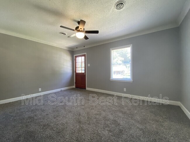 Building Photo - 1654 Shadowlawn Blvd