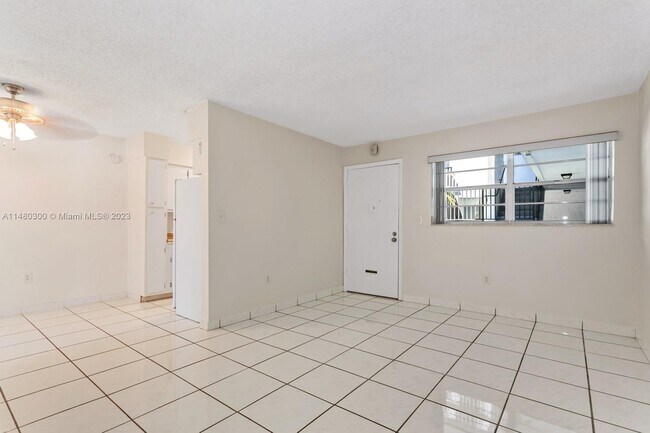 Foto del edificio - 1800 SW 25th St