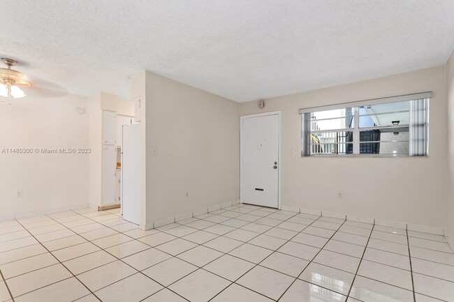 Building Photo - 1800 SW 25th St
