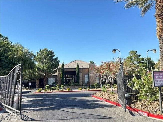 Foto del edificio - 6650 W Warm Springs Rd