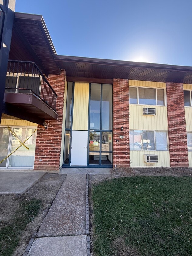 Foto principal - 7431 Hazelcrest Dr