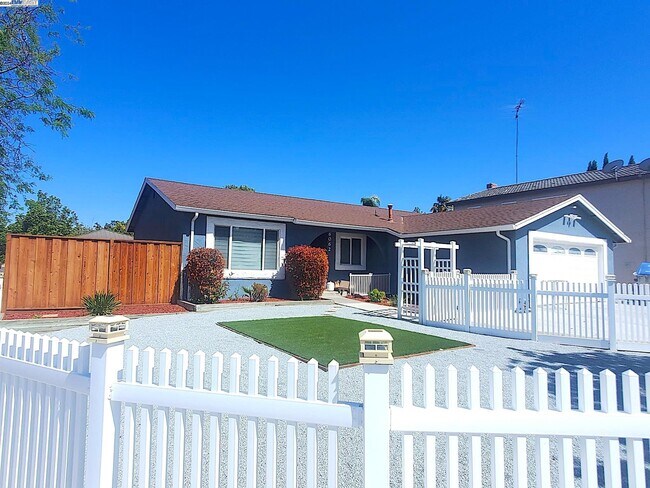 Building Photo - 6062 Blossom Ave