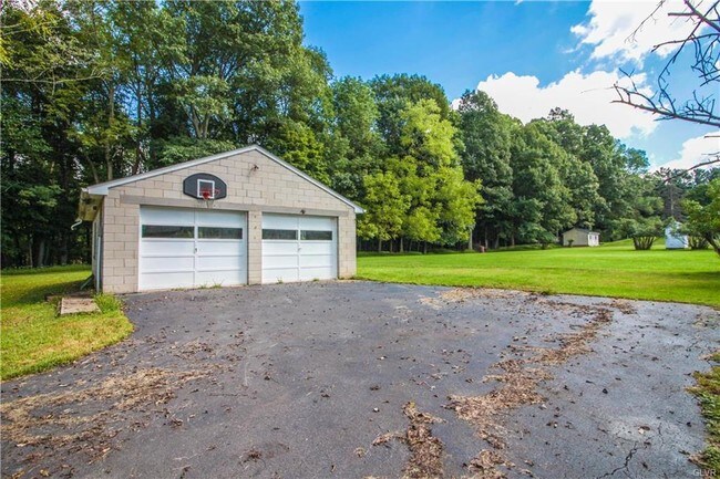 Foto del edificio - 1679 Chestnut Ridge Rd