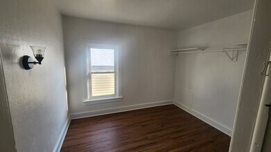 Building Photo - 123 Maple Ave