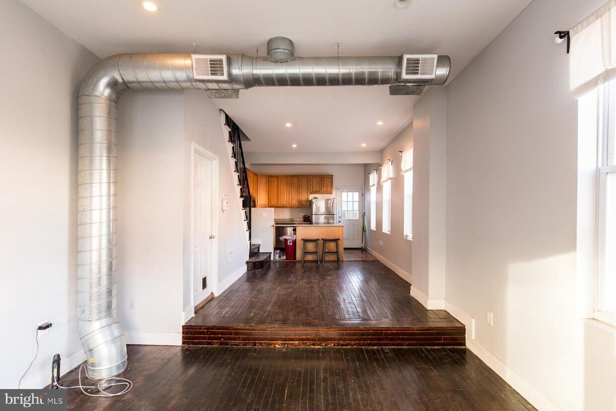 Primary Photo - 1776 Waterloo St