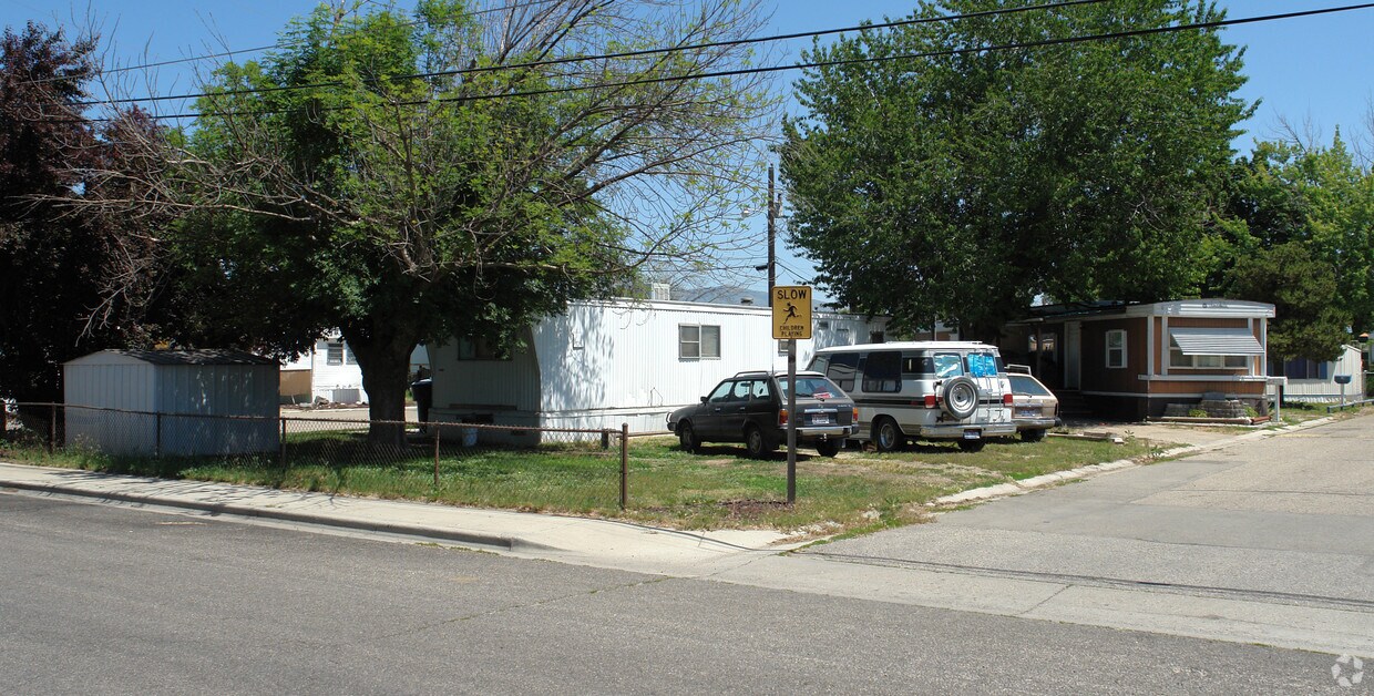 Building Photo - 214 E 40th St