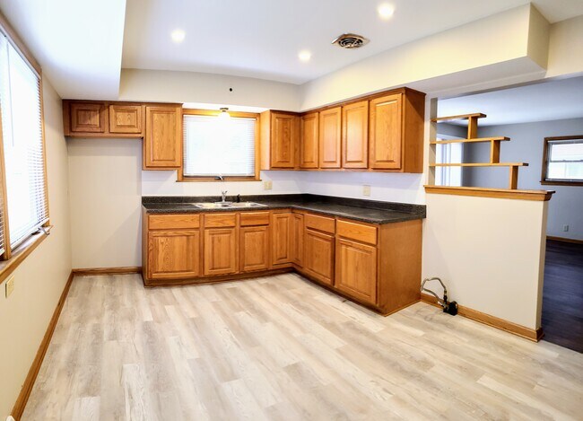 Building Photo - 4550 N 71st St