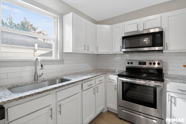 Building Photo - 4325 S Cherokee St